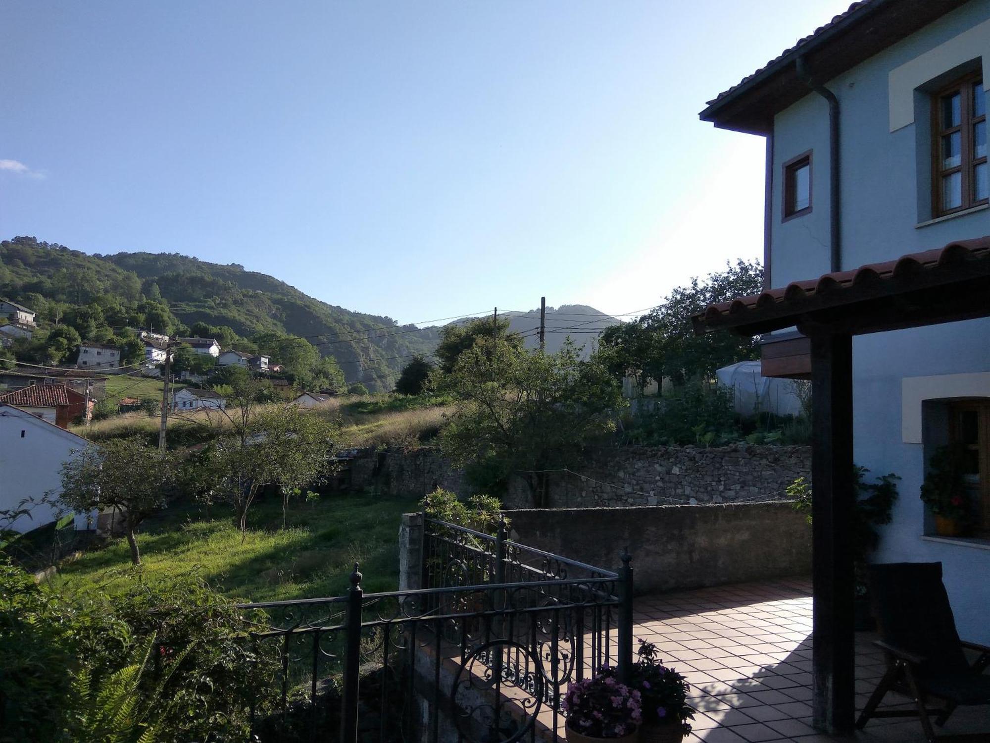 Hotel Casa De Aldea La Pumariega Caces Esterno foto